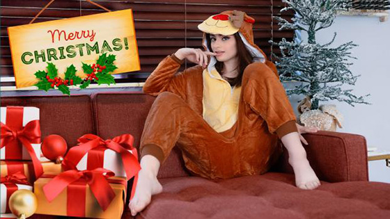[ExxxtraSmall] Reese Robbins (The Tiniest Reindeer / 12.30.2021)