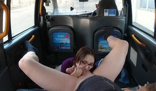 [SexInTaxi] Iris Bloom (She licked his ass to have change for the train / 02.21.2023)