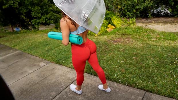 [BangBus] Essie Got Back (Essie's Ass Makes It Snow On The Bus / 03.20.2024)